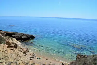 Dans une position unique, calme, face à la mer. 6 lits. mer 80-100 mt. Californie