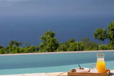 Image de Villa Nisi superbe vue mer piscine à debordement Wifi