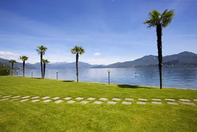 Image de Spacieux appartement de 3 pièces avec vue de rêve sur le lac et plage privée directement sur le lac