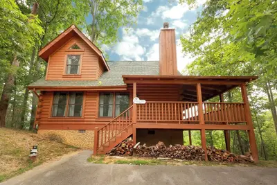 Image de Privé w / Mountain Views! Accès gratuit à la piscine, pêche, Putt Putt, Golf, etc. . . Seulement 5 miles de la ville!