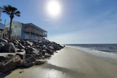 Image de Ocean Front! Vues incroyables! Trois chambres deux salles de bain complètes!