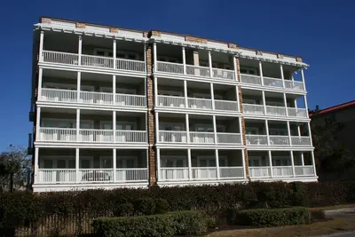 Image de Suite Penthouse! En face de la plage! Vue sur l'océan!