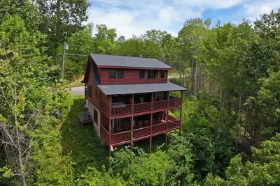 Belle vue sur la montagne surplombant les Smokies! Hot Tub, Table de billard, Téléviseur à écran plat, Accès à la piscine