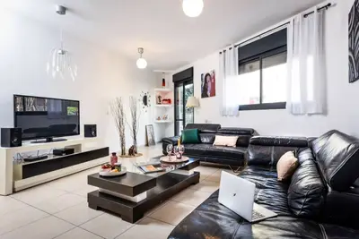 Stunning 2br Apt with Balcony by Sea N' Rent