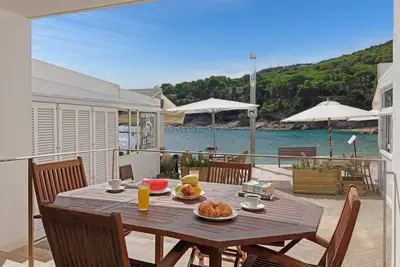 Image de Fantastique appartement en 1ère ligne de plage avec vue spectaculaire sur la mer