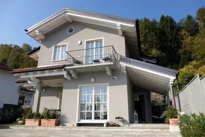 Image de Maison individuelle de 3 chambres avec bel espace extérieur et vue de rêve sur le lac