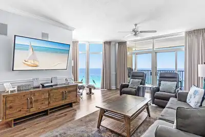 Image de Vues magnifiques sur le golfe, le centre-ville, près du port, service de plage gratuit