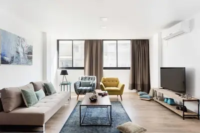 Stylish Spacious 3br Apartment 5min From the Beach