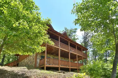 Vues incroyables sur la montagne! Table de billard, bain à remous, Air Hockey, baby-foot! Piscine gratuite et accès Putt Putt! !