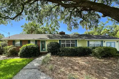 Image de Cour arrière clôturée, maison d'habitation Animaux acceptés