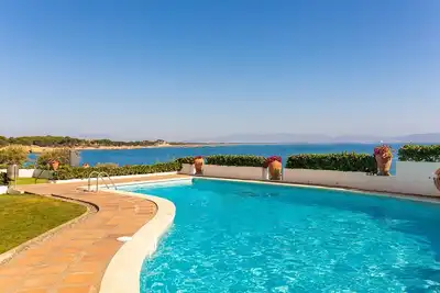 Image de Ref. Punta Romana: Au centre ville avec vue sur la mer et les plages d'Empúries!