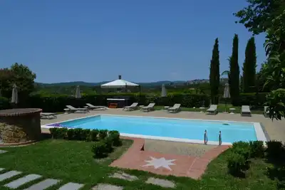 Image de Belle propriété totalement cloturée composée de villa avec piscine privée e jacuzzi, Bbq e pizza ove