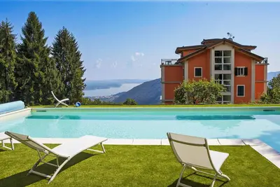 Image de Appartement d'angle 2 chambres dans une prestigieuse villa de 1850 avec piscine chauffée à l'énergie solaire