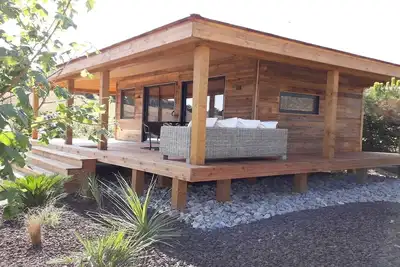 Image de Cabane de prestige sur pilotis avec spa  privatif en pleine nature