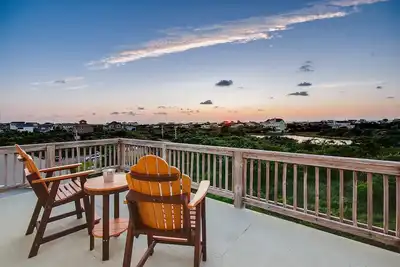 Image de Mettez les voiles à Hatteras, semi-océan, ascenseur, piscine, bar Tiki, bain à remous, GameRm
