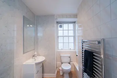 Image de Royal Mile Apartment - Fun views donnant sur la place piétonne nr Castle
