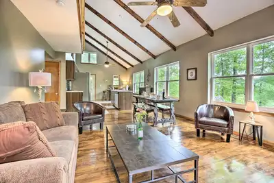 Image de Nouveau! Cabine Rogers avec bain à remous privé et salle de cinéma!