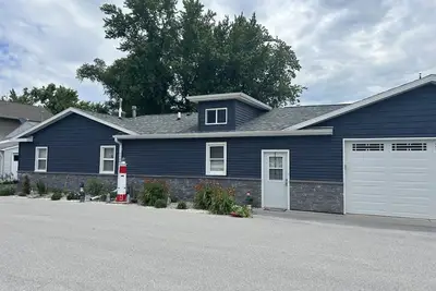 Image de Maison Riverfront récemment rénovée avec rampe privée