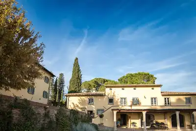 Image de Villa de luxe avec vue imprenable, beaux jardins et piscine privée