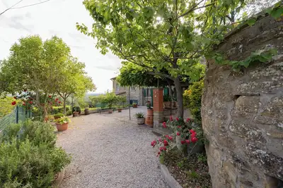 Image de Refuge romantique entouré d'un grand jardin privé et d'une splendide piscine