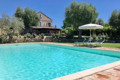 Image de Villa Grazia et dépendance (total 14 lits) dans les collines avec piscine
