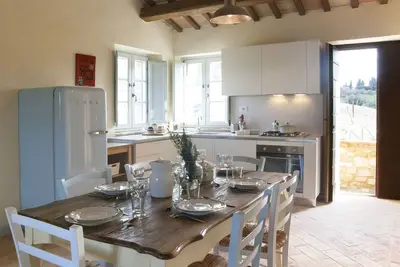 Image de Casale Biancopecora. Casa Cerqua avec piscine dans la campagne du centre de l'Italie