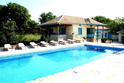 Image de Villa de luxe avec piscine privée, grand jardin avec vue panoramique
