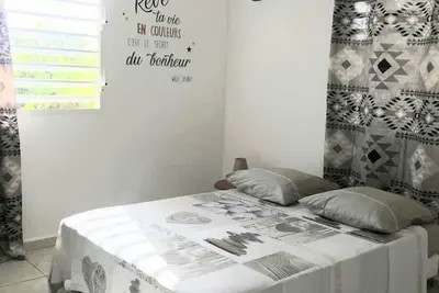 Image de Bas de villa de 100 m² tout confort  avec piscine <br>6 couchages