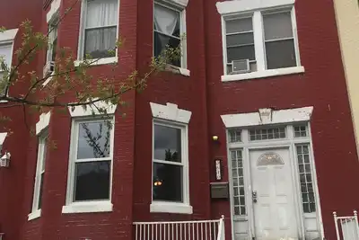 Image de Maison de ville spacieuse au coeur de Washington D. C.
