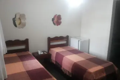 Image de Pousada confortable à Pendotiba - Chambre pour 04 personnes