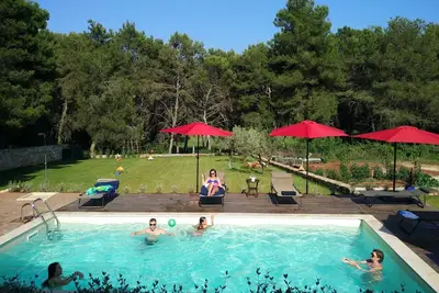Image de Spendide villa avec piscine, 10+ personnes, à 2 km de la mer, intimité et détente