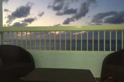 Image de Tour Al-Madina avec vue panoramique sur la mer