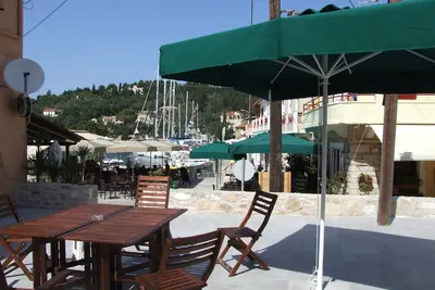 Image de \"Jolie\" Maison En Pierre En Bord De Mer À Lakka Paxos