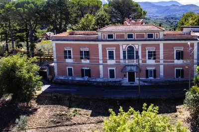 Image de Belle Villa Antique Avec Un Parc Et Vue Fabuleuse Proche De Rome