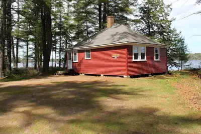 Image de Pine Cove Cottage - Cottage pittoresque sur les rives du lac Pemaquid
