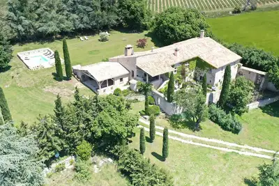 Image de Mas en Provence with heated saltwater swimming pool & jacuzzi & boules court.