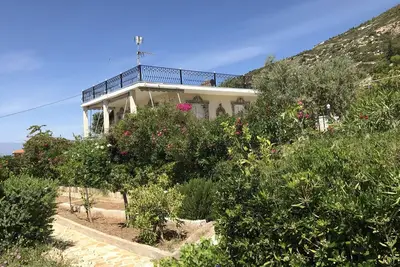 Image de Villa méditerranéenne au sommet d'une montagne avec vue sur le golfe de Corinthe! !