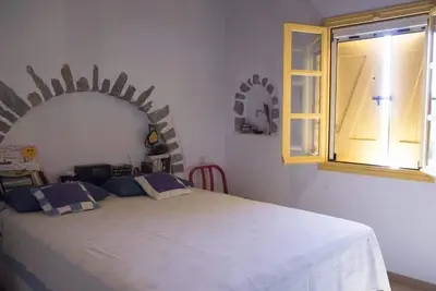 Image de Artemis Villa, villa en pierre avec terrasses et vue mer.