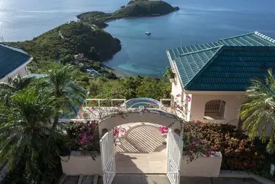 Image de Superbe villa avec, piscine, bain à remous, 180 degrés de vue sur l'océan balayage