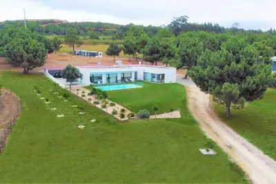 Image de Villa de 2016 sur un terrain de 8300m2, 3 chambres, barbecue, piscine