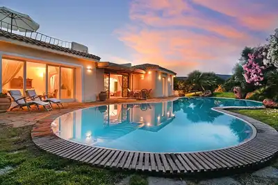 Image de Magnifique Villa avec piscine privée à seulement 400 mètres du club de plage d'Ancora