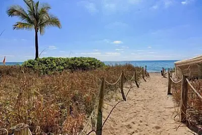Image de Magnifique condo en bord de mer méditerranéen avec plage privée