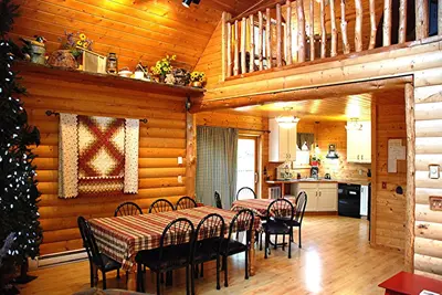 Image de Louez 5 nuits, obtenez-en 2 de plus Gratuitement: Cabane de luxe au bord du lac à 40 km de Itasca Park