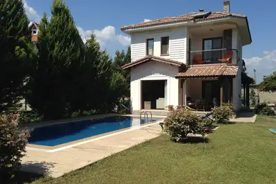 Image de 2019 BİG DİSCOUNT £ 495 Pw Villa privée de 3 chambres + piscine privée et très calme Location