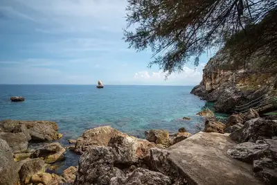 Image de Villa La Randa dans l'ouest de la Sicile, à 150 mètres de la mer, avec 5 chambres à coucher, piscine
