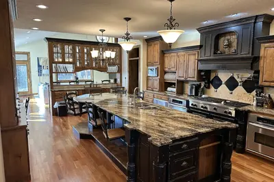 Image de 6 chambres 5 salles de bains kearney Ne maison immense cuisine et théâtre.