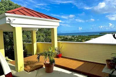 Image de Villa tropicale privée à distance de marche de la plage et du terrain de golf