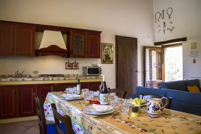 Image de Grand appartement dans un chalet dans la campagne verdoyante de Pérouse