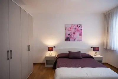 Image de Renovated House Only 100mt from the beach with Wifi and A/C and private parking