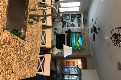 Image de Grande maison dans le Grand Heights, 14 miles à partir de 2017 Super Bowl Stadium.